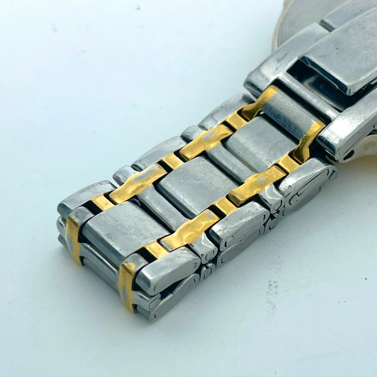 【稼働/美品】セイコー 腕時計 V182-0020 ソーラー レディースウォッチ シルバー ゴールド コンビ シェル文字盤 デイト表示 ローマ数字 ラウンド エレガント クラシック ドレスウォッチ ビジネス クリーニング済 G6