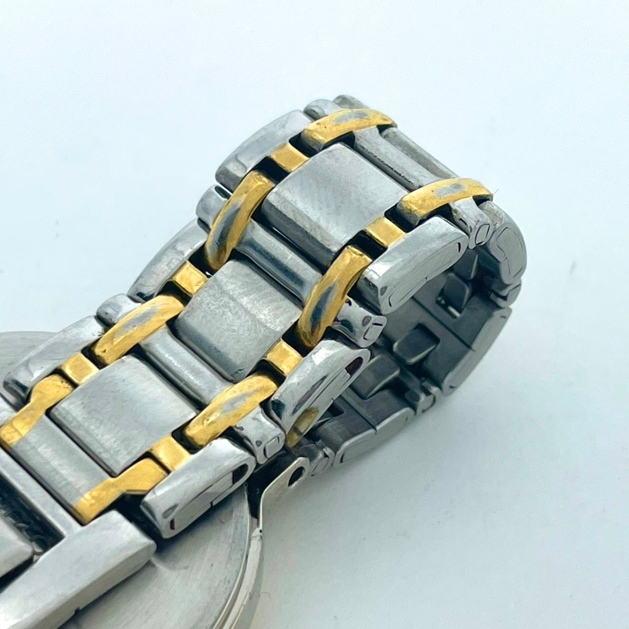 【稼働/美品】セイコー 腕時計 V182-0020 ソーラー レディースウォッチ シルバー ゴールド コンビ シェル文字盤 デイト表示 ローマ数字 ラウンド エレガント クラシック ドレスウォッチ ビジネス クリーニング済 G6