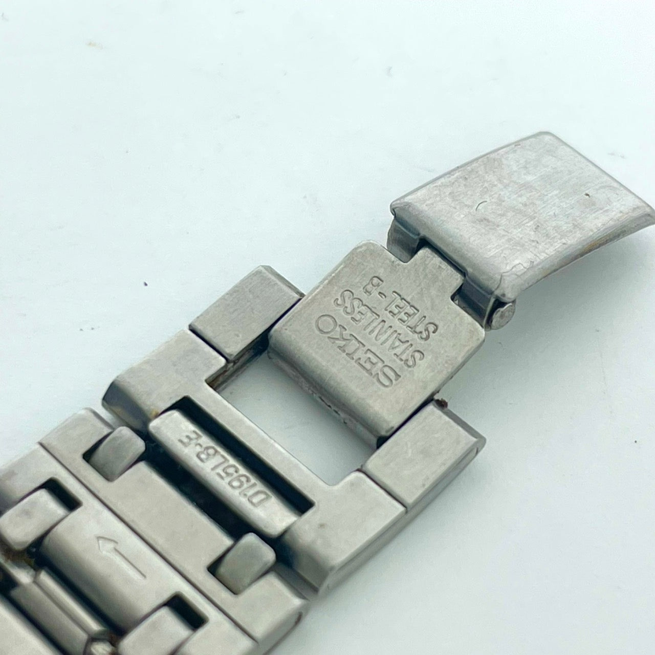 【稼働/美品】セイコー 腕時計 V182-0020 ソーラー レディースウォッチ シルバー ゴールド コンビ シェル文字盤 デイト表示 ローマ数字 ラウンド エレガント クラシック ドレスウォッチ ビジネス クリーニング済 G6