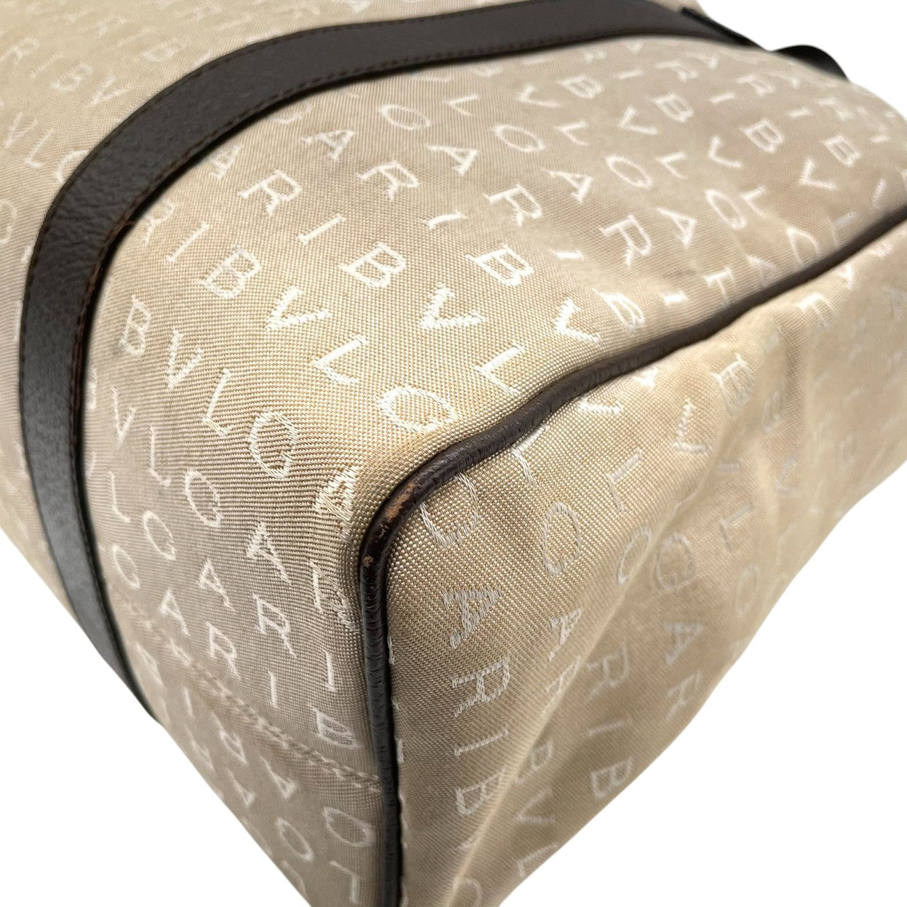 BVLGARI ブルガリ トートバッグ ロゴマニア ハンドバッグ キャンバス レザー ベージュ ブラウン レディース 大容量 A4収納可 肩掛け可 ワンショルダー ビジネス 通勤 通学 高級 クラシック エレガント 定番 人気モデル クリーニング済み A5