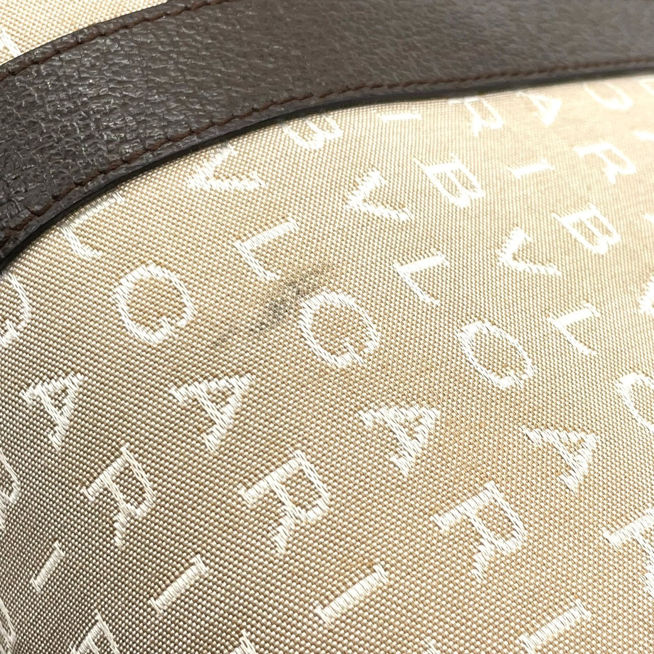 BVLGARI ブルガリ トートバッグ ロゴマニア ハンドバッグ キャンバス レザー ベージュ ブラウン レディース 大容量 A4収納可 肩掛け可 ワンショルダー ビジネス 通勤 通学 高級 クラシック エレガント 定番 人気モデル クリーニング済み A5