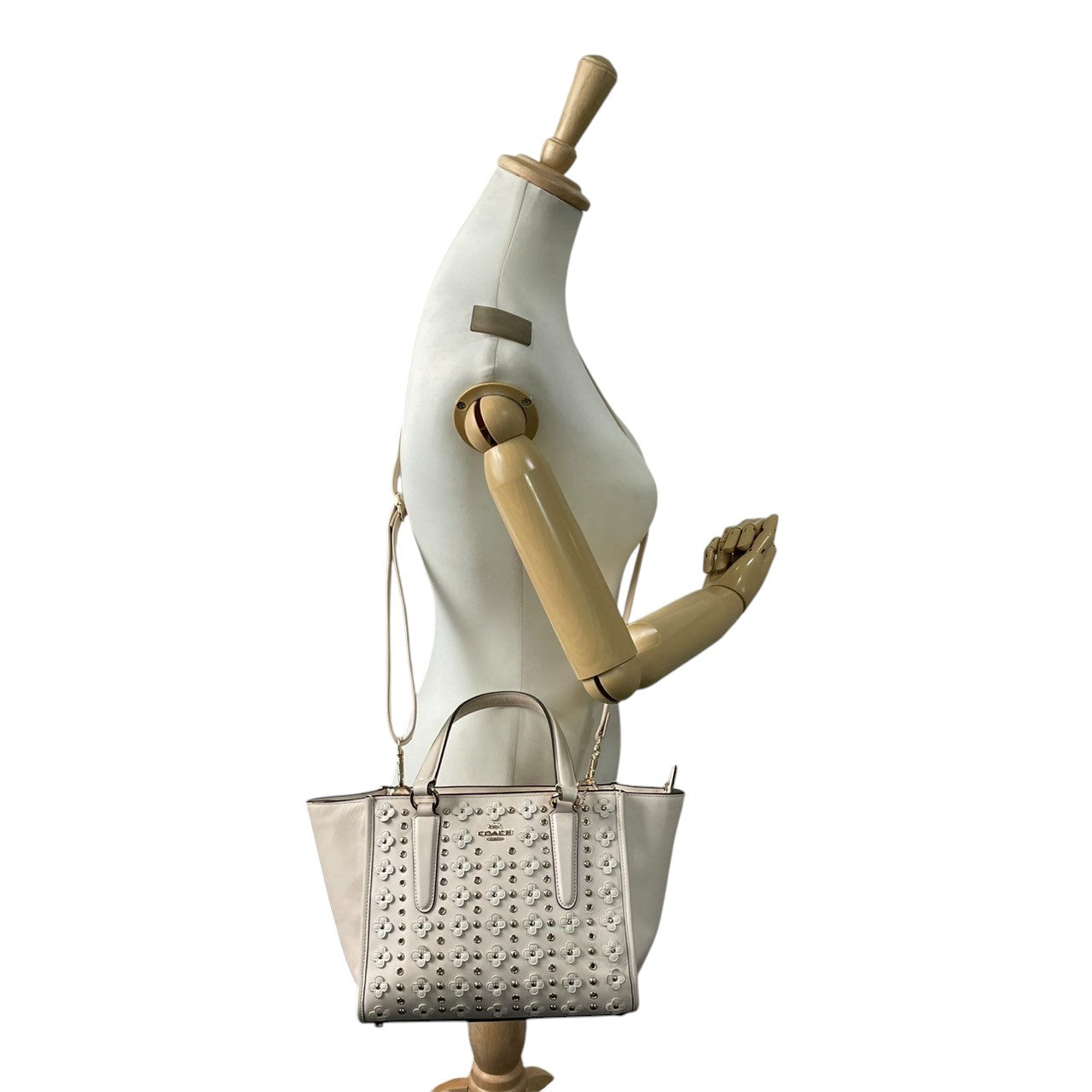 COACH コーチ 2WAYバッグ 37703 チャーリーキャリーオール ハンドバッグ ショルダーバッグ レザー アイボリー ティーローズ フラワー スタッズ レディース 斜め掛け可 フェミニン エレガント デイリーユース 人気モデル クリーニング済み s38