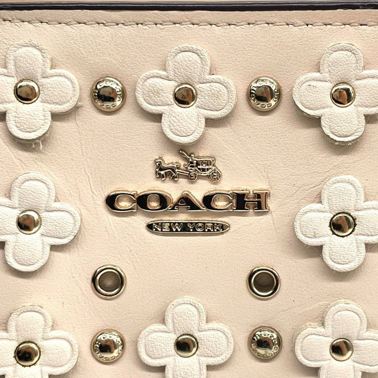 COACH コーチ 2WAYバッグ 37703 チャーリーキャリーオール ハンドバッグ ショルダーバッグ レザー アイボリー ティーローズ フラワー スタッズ レディース 斜め掛け可 フェミニン エレガント デイリーユース 人気モデル クリーニング済み s38