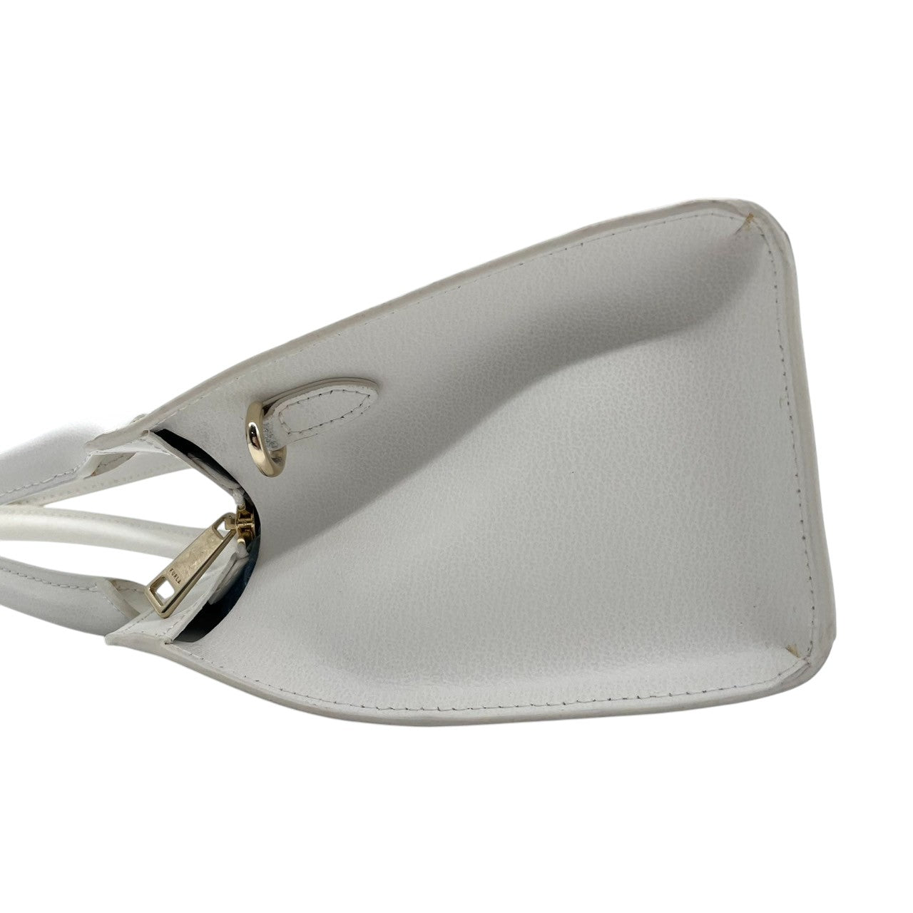 FURLA フルラ 2WAY ハンドバッグ ショルダーバッグ レザー ホワイト 白 レディース 斜め掛け可 自立可 ゴールド金具 エレガント フェミニン フォーマル 通勤 デイリーユース 人気モデル クリーニング済み s28