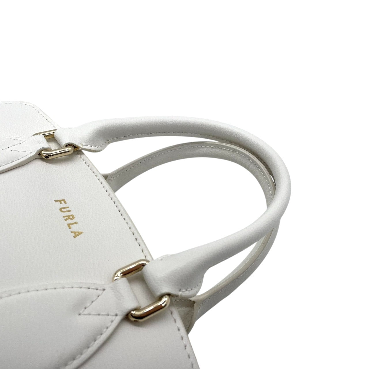 FURLA フルラ 2WAY ハンドバッグ ショルダーバッグ レザー ホワイト 白 レディース 斜め掛け可 自立可 ゴールド金具 エレガント フェミニン フォーマル 通勤 デイリーユース 人気モデル クリーニング済み s28