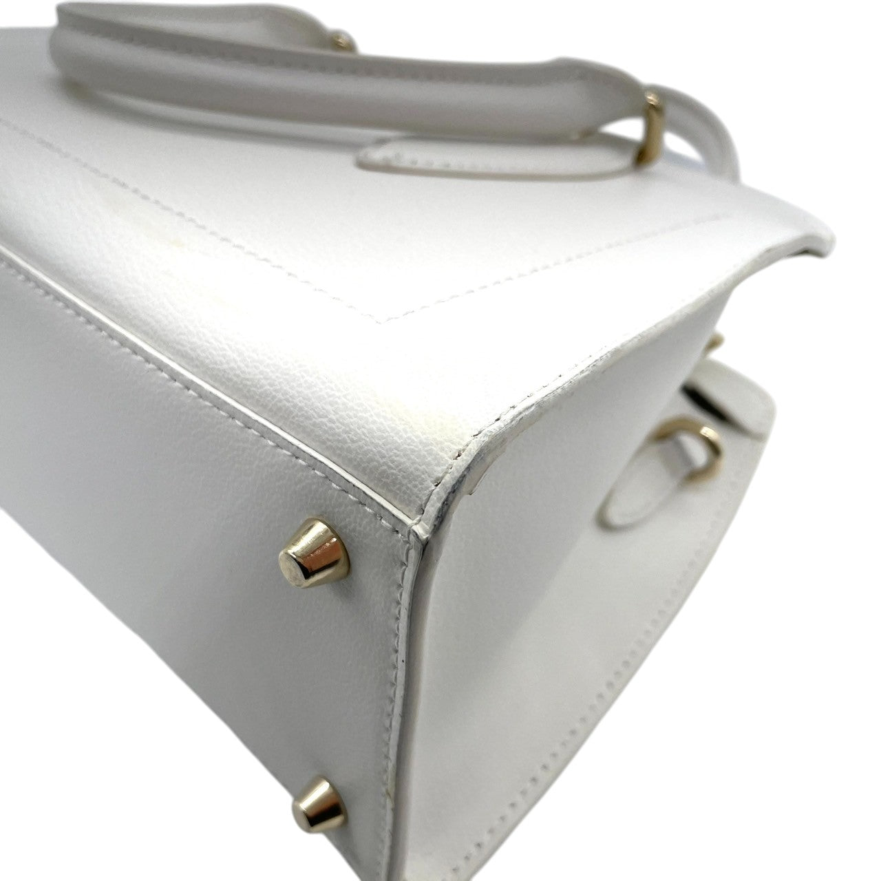 FURLA フルラ 2WAY ハンドバッグ ショルダーバッグ レザー ホワイト 白 レディース 斜め掛け可 自立可 ゴールド金具 エレガント フェミニン フォーマル 通勤 デイリーユース 人気モデル クリーニング済み s28