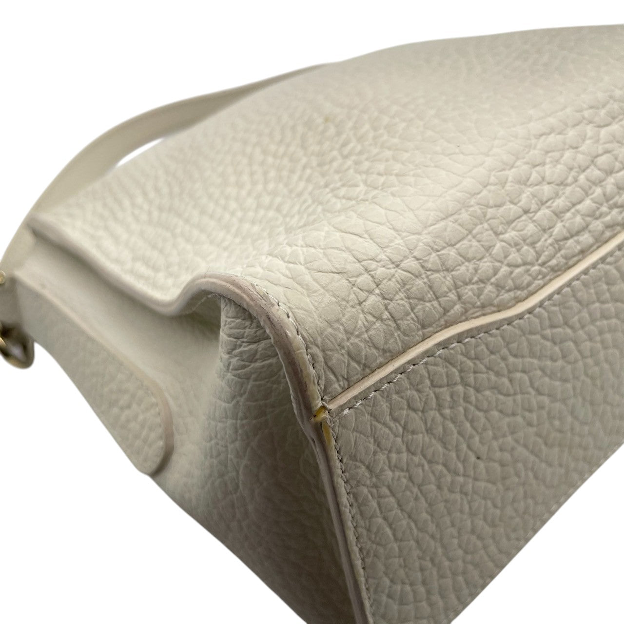 FURLA フルラ ハンドバッグ ショルダーバッグ 2WAY ワンショルダー 斜め掛け可 自立可 レザー 本革 アイボリー ゴールド金具 バックル フラップ式 レディース エレガント クラシック フォーマル ビジネス デイリーユース クリーニング済み s28