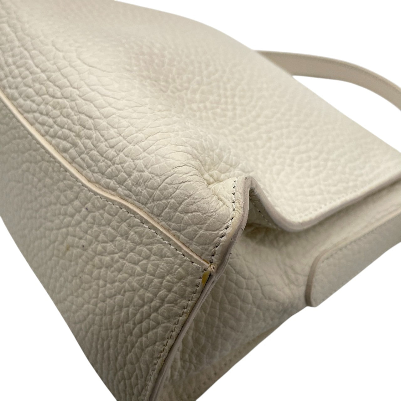 FURLA フルラ ハンドバッグ ショルダーバッグ 2WAY ワンショルダー 斜め掛け可 自立可 レザー 本革 アイボリー ゴールド金具 バックル フラップ式 レディース エレガント クラシック フォーマル ビジネス デイリーユース クリーニング済み s28