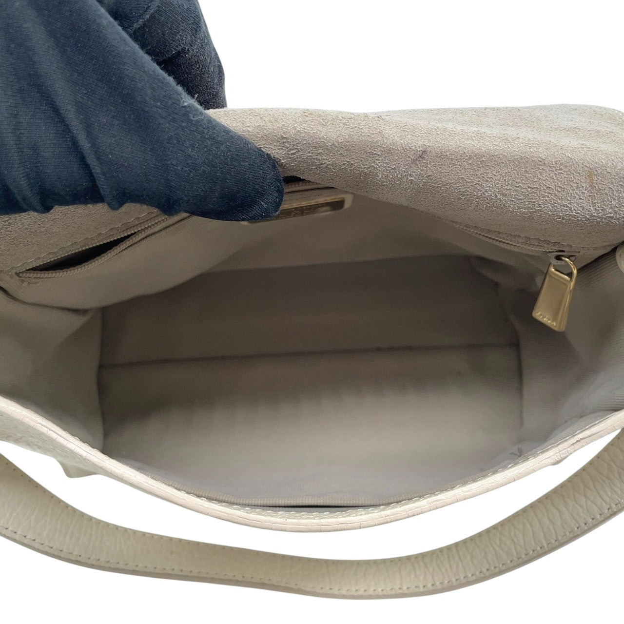 FURLA フルラ ハンドバッグ ショルダーバッグ 2WAY ワンショルダー 斜め掛け可 自立可 レザー 本革 アイボリー ゴールド金具 バックル フラップ式 レディース エレガント クラシック フォーマル ビジネス デイリーユース クリーニング済み s28