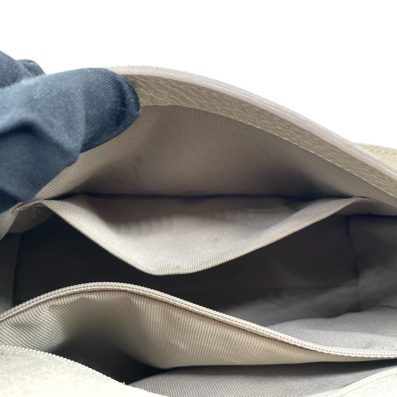 FURLA フルラ ハンドバッグ ショルダーバッグ 2WAY ワンショルダー 斜め掛け可 自立可 レザー 本革 アイボリー ゴールド金具 バックル フラップ式 レディース エレガント クラシック フォーマル ビジネス デイリーユース クリーニング済み s28