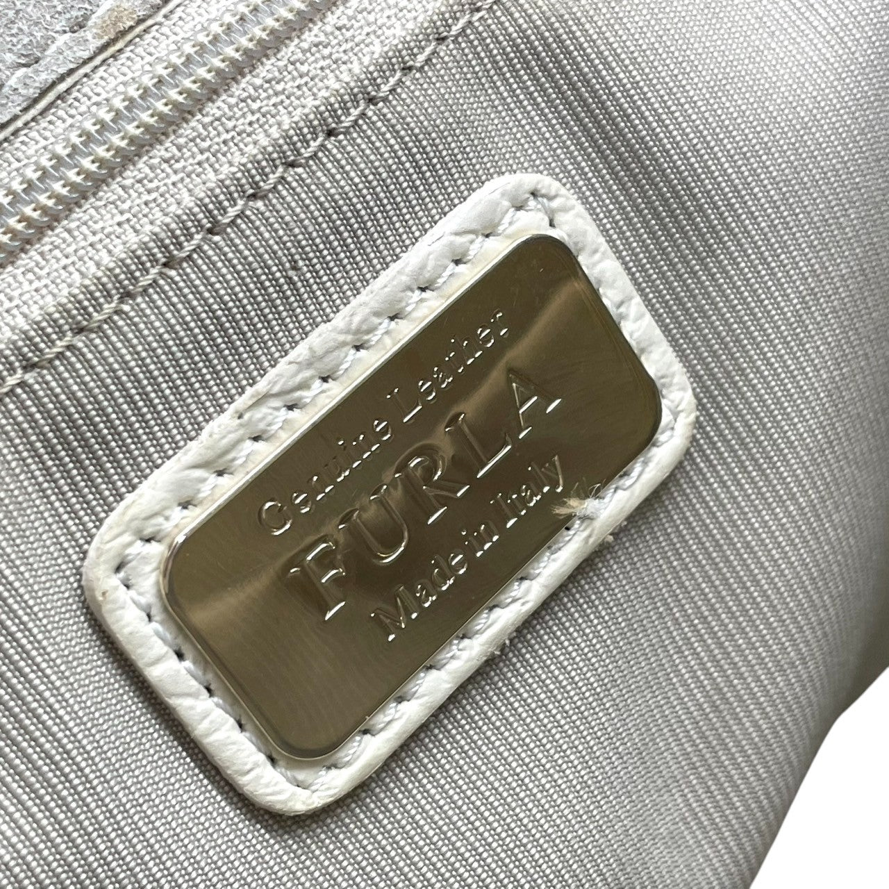 FURLA フルラ ハンドバッグ ショルダーバッグ 2WAY ワンショルダー 斜め掛け可 自立可 レザー 本革 アイボリー ゴールド金具 バックル フラップ式 レディース エレガント クラシック フォーマル ビジネス デイリーユース クリーニング済み s28