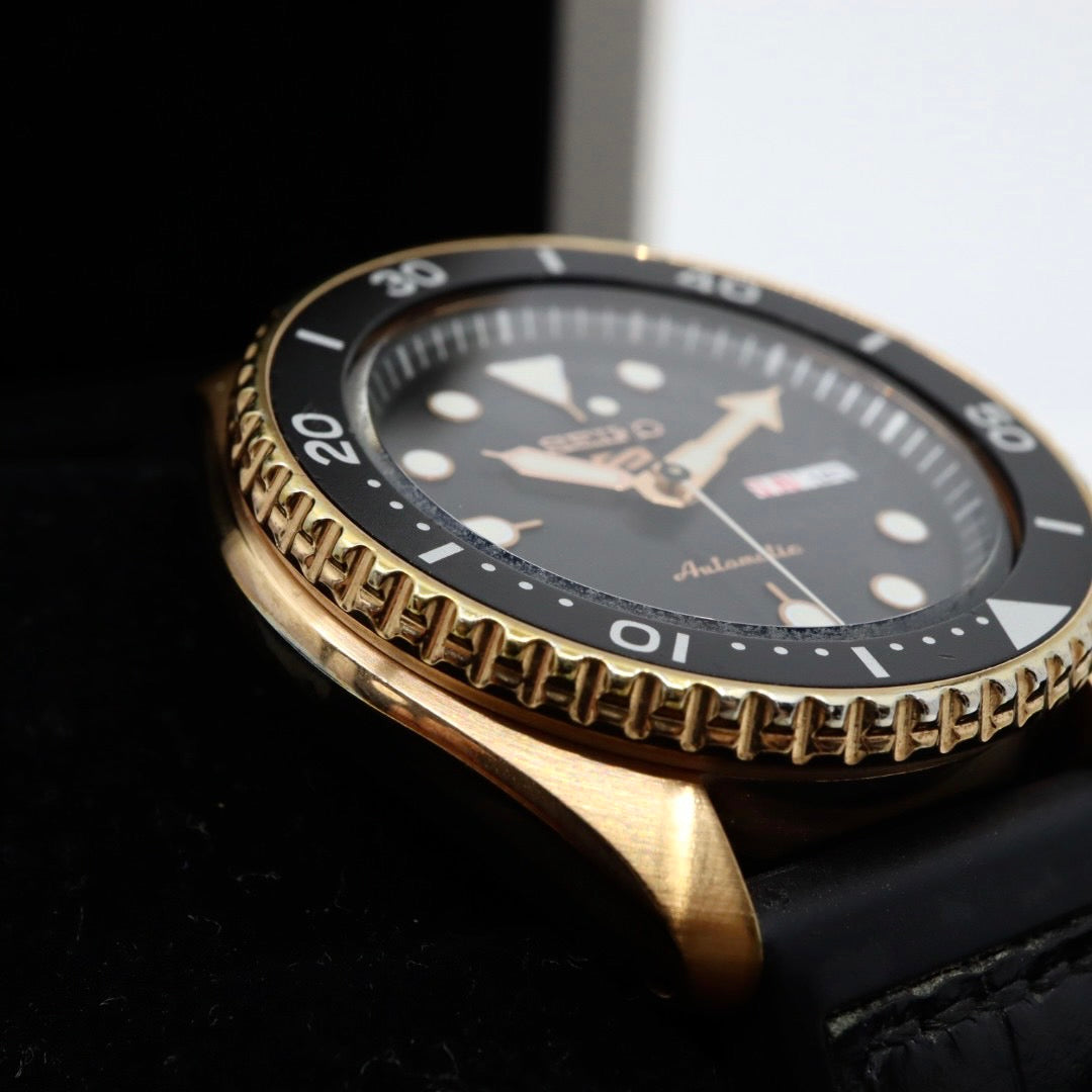 極美品 セイコー SEIKO5 スポーツ 4R36-07G0 SBSA011 メンズ 腕時計 自動巻き デイデイト グリーン文字盤 裏スケ ダイバー 24石 稼働品 G