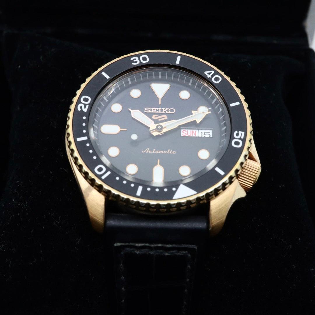 極美品 セイコー SEIKO5 スポーツ 4R36-07G0 SBSA011 メンズ 腕時計 自動巻き デイデイト グリーン文字盤 裏スケ ダイバー 24石 稼働品 G