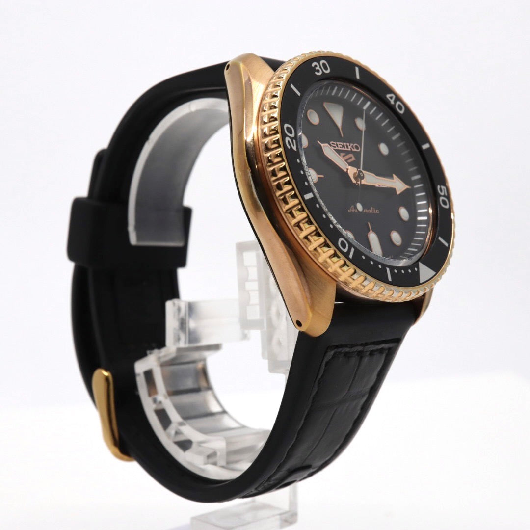 極美品 セイコー SEIKO5 スポーツ 4R36-07G0 SBSA011 メンズ 腕時計 自動巻き デイデイト グリーン文字盤 裏スケ ダイバー 24石 稼働品 G