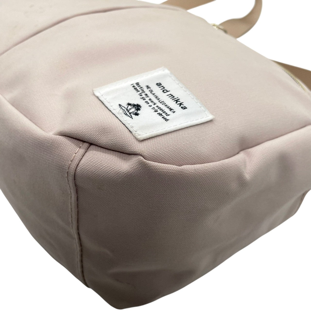 【and mikka】アンドミカ ショルダーバッグ クロスボディ 斜め掛け可 キャンバス ピンクベージュ系 軽量 大容量 多収納 ポケット多数 レディース カジュアル デイリーユース マザーズバッグにも 人気モデル クリーニング済み u3