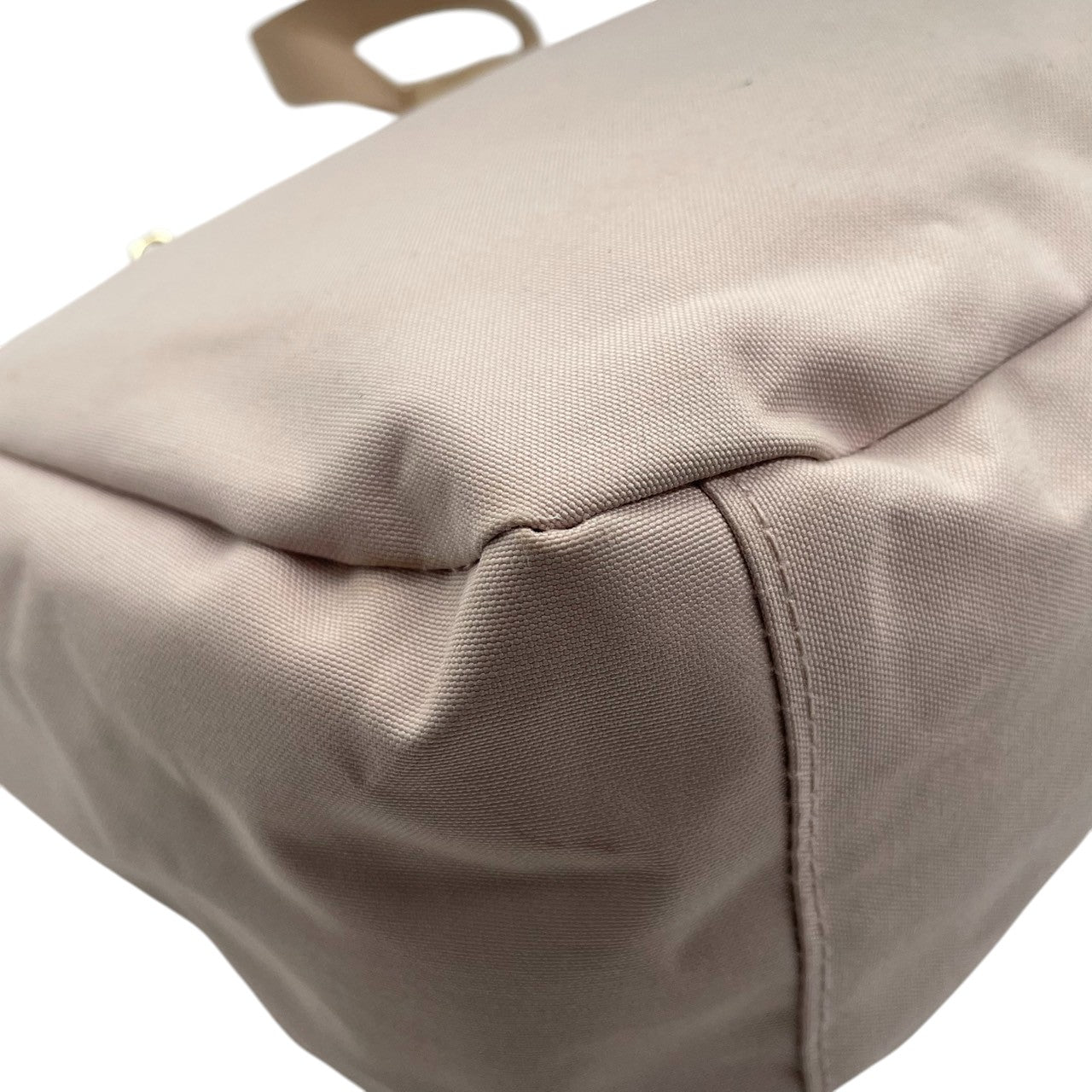 【and mikka】アンドミカ ショルダーバッグ クロスボディ 斜め掛け可 キャンバス ピンクベージュ系 軽量 大容量 多収納 ポケット多数 レディース カジュアル デイリーユース マザーズバッグにも 人気モデル クリーニング済み u3