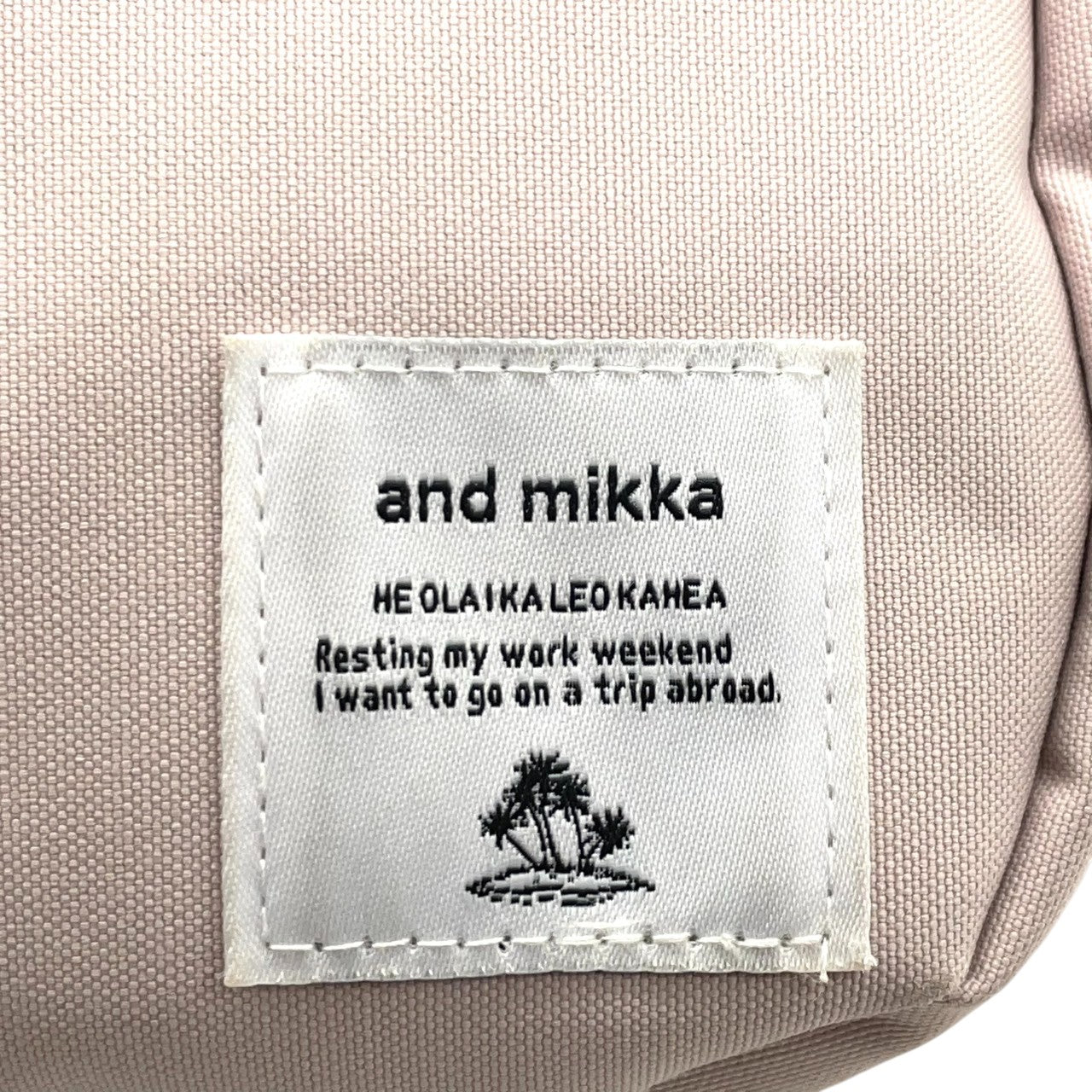 【and mikka】アンドミカ ショルダーバッグ クロスボディ 斜め掛け可 キャンバス ピンクベージュ系 軽量 大容量 多収納 ポケット多数 レディース カジュアル デイリーユース マザーズバッグにも 人気モデル クリーニング済み u3