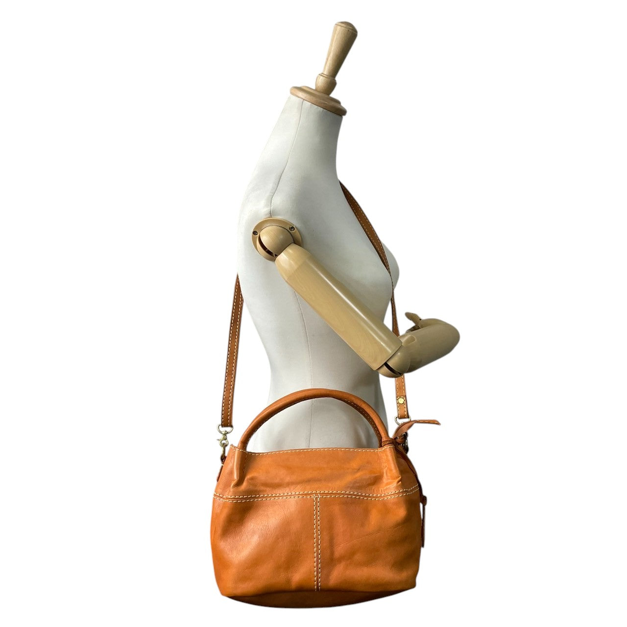 【美品】fes フェス 2WAY ハンドバッグ ショルダーバッグ 斜め掛け可 本革 レザー ブラウン キャメル系 ステッチデザイン チャーム付き レディース ナチュラル カジュアル 人気モデル クリーニング済み u3