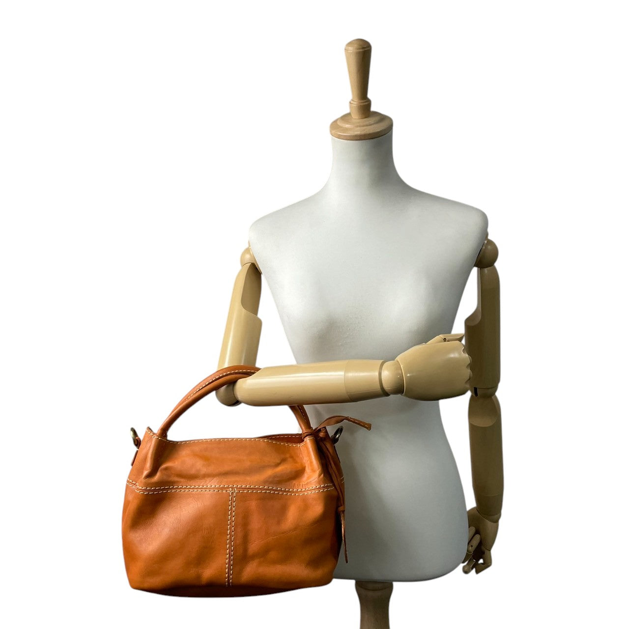 【美品】fes フェス 2WAY ハンドバッグ ショルダーバッグ 斜め掛け可 本革 レザー ブラウン キャメル系 ステッチデザイン チャーム付き レディース ナチュラル カジュアル 人気モデル クリーニング済み u3