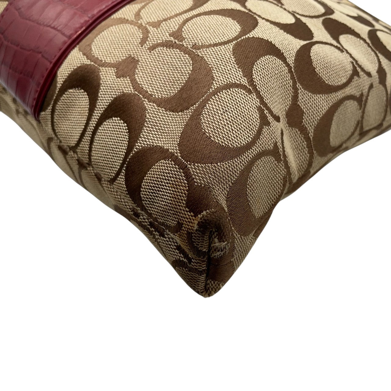 【COACH】コーチ ショルダーバッグ クロスボディ 斜め掛け可 シグネチャー キャンバス 型押しレザー切替 ベージュ ワインレッド系 レディース エレガント カジュアル 通勤通学 デイリーユース 定番人気モデル クリーニング済み u12