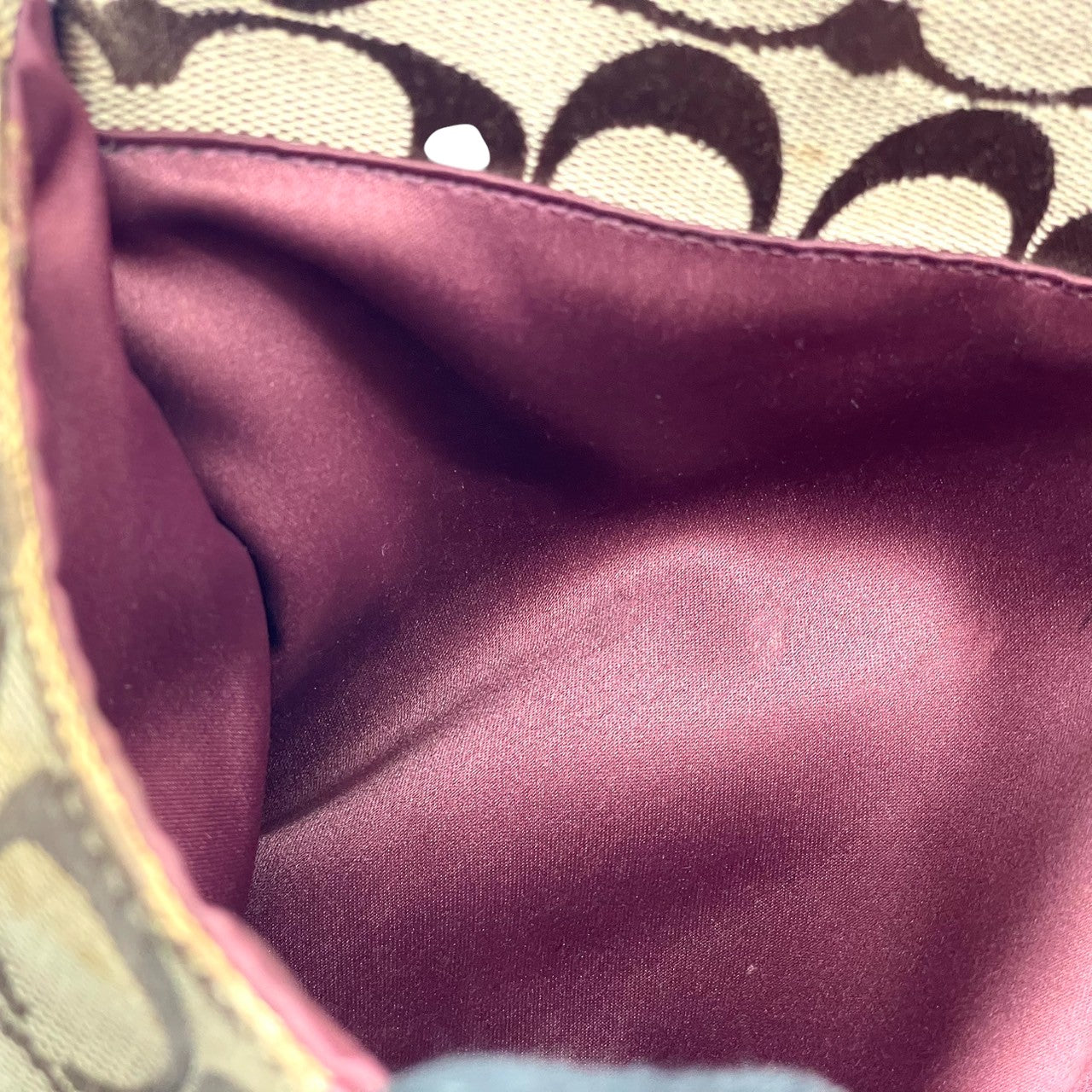 【COACH】コーチ ショルダーバッグ クロスボディ 斜め掛け可 シグネチャー キャンバス 型押しレザー切替 ベージュ ワインレッド系 レディース エレガント カジュアル 通勤通学 デイリーユース 定番人気モデル クリーニング済み u12