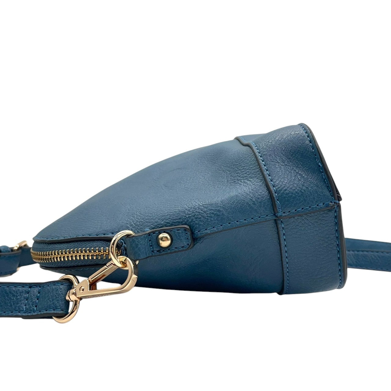 【美品】Forces フォース ショルダーバッグ クロスボディ 斜め掛け可 本革 レザー ネイビー ブルー系 ゴールド金具 ロゴ型押し タッセルチャーム レディース エレガント カジュアル デイリーユース 人気モデル クリーニング済み u12