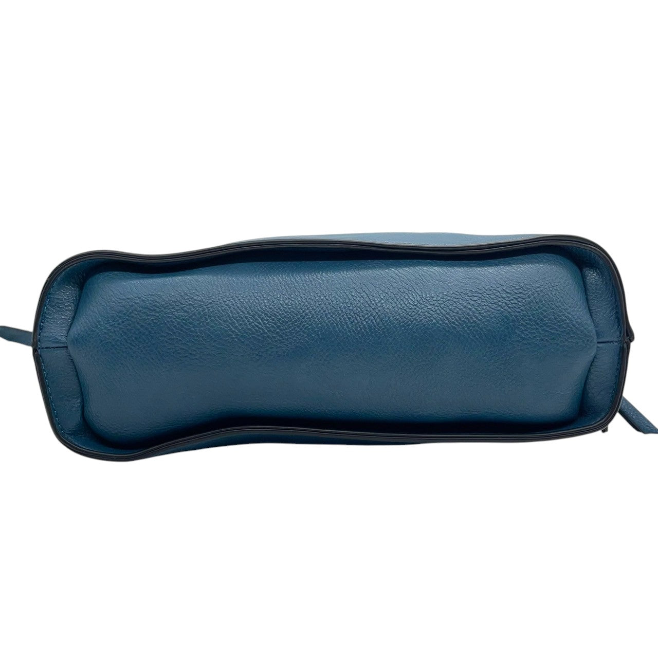 【美品】Forces フォース ショルダーバッグ クロスボディ 斜め掛け可 本革 レザー ネイビー ブルー系 ゴールド金具 ロゴ型押し タッセルチャーム レディース エレガント カジュアル デイリーユース 人気モデル クリーニング済み u12