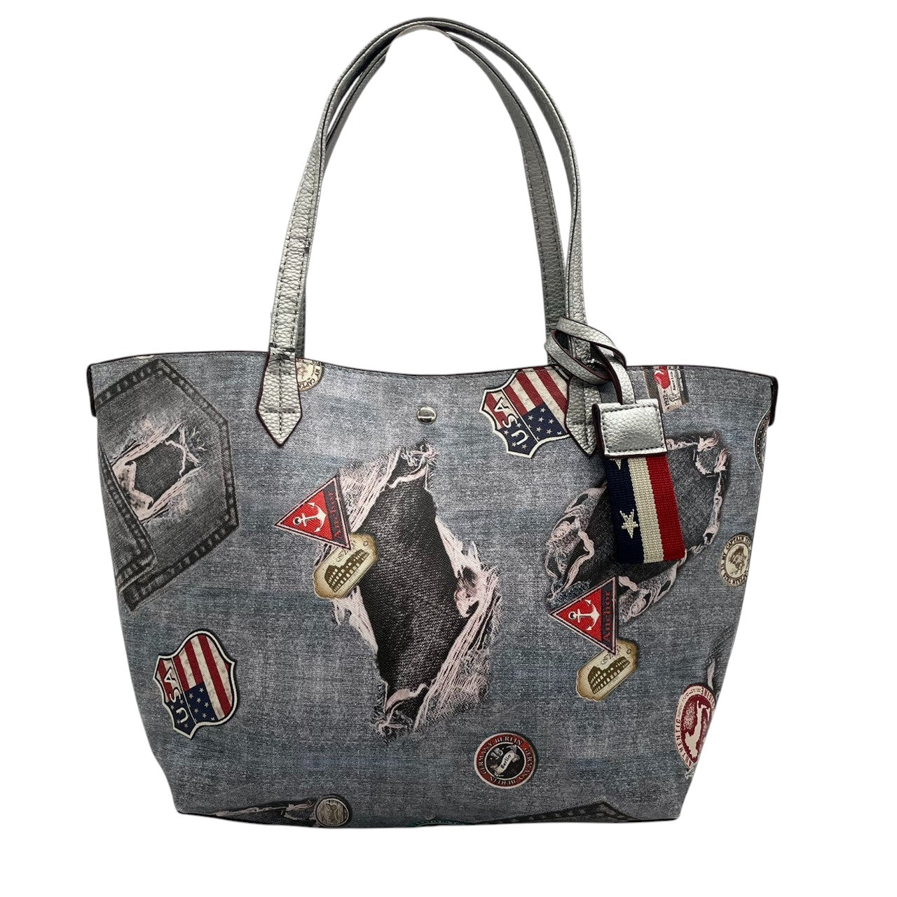 【A4収納可】デザイン トートバッグ ワンショルダー 大容量 PVC レザー デニム柄 トロンプルイユ だまし絵 ワッペン パッチワーク風 グレー シルバー系 レディース カジュアル 個性的 通勤通学 人気モデル クリーニング済み u12