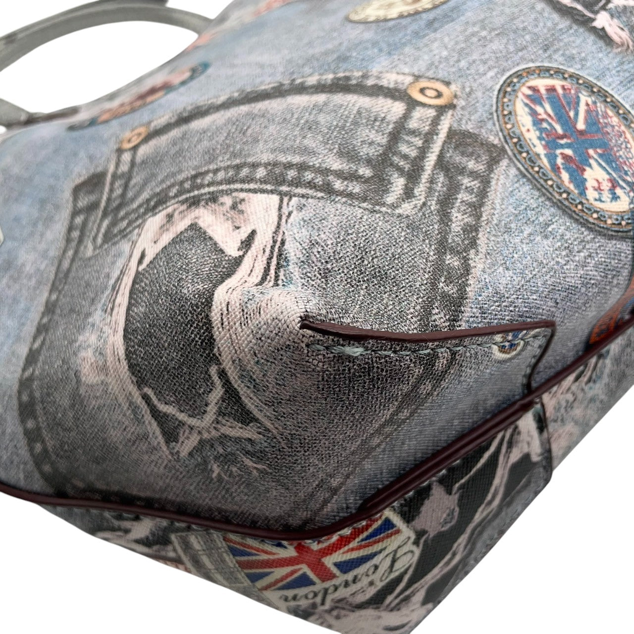 【A4収納可】デザイン トートバッグ ワンショルダー 大容量 PVC レザー デニム柄 トロンプルイユ だまし絵 ワッペン パッチワーク風 グレー シルバー系 レディース カジュアル 個性的 通勤通学 人気モデル クリーニング済み u12