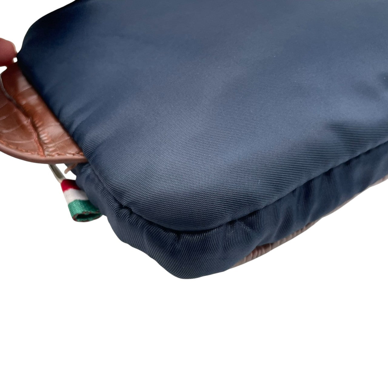 【美品】D.KELLY ディーケリー ボディバッグ ウエストバッグ スリングバッグ ワンショルダー 斜め掛け 型押しレザー ナイロン バイカラー ネイビー ブラウン メンズ レディース ユニセックス 軽量 スタイリッシュ 人気モデル クリーニング済み s1