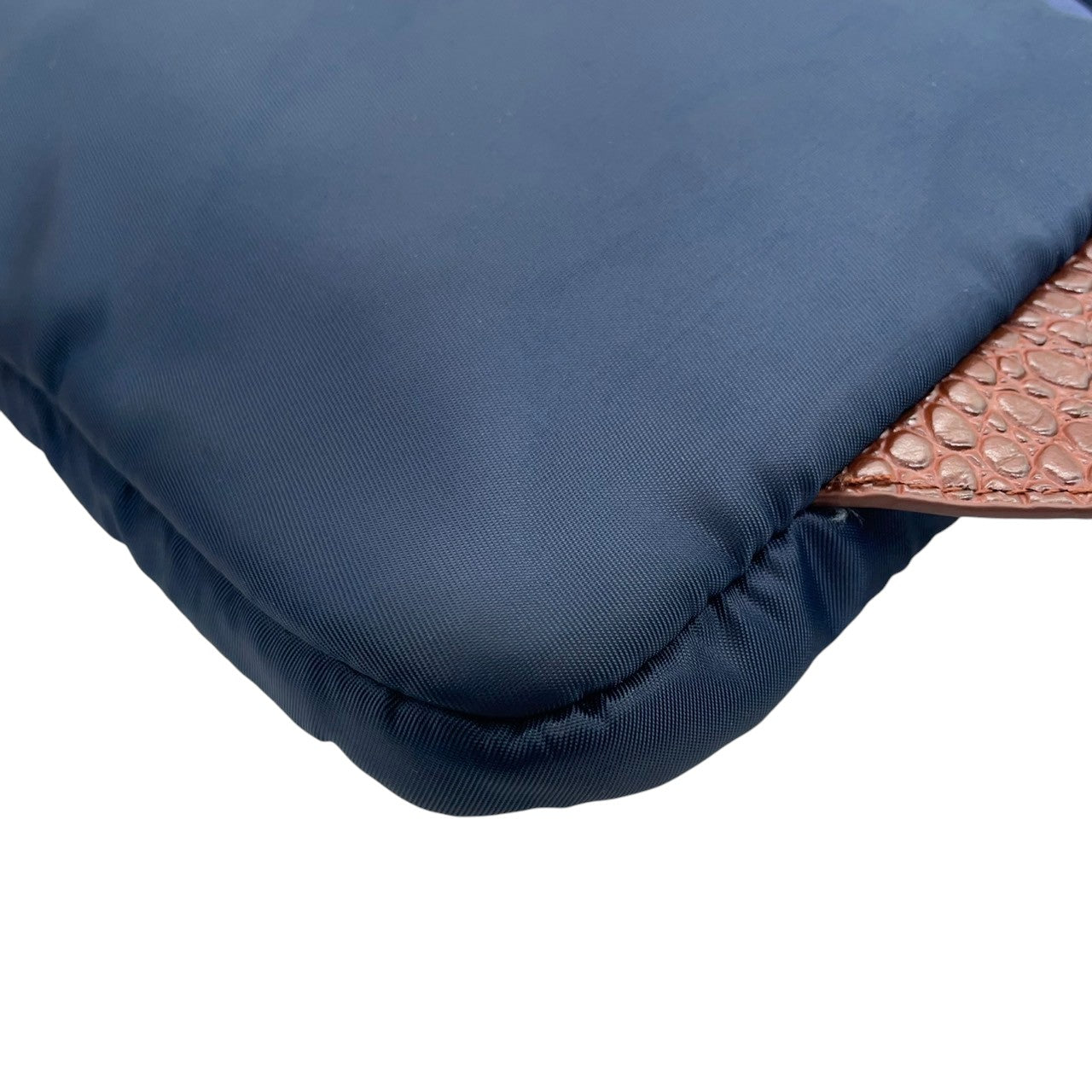 【美品】D.KELLY ディーケリー ボディバッグ ウエストバッグ スリングバッグ ワンショルダー 斜め掛け 型押しレザー ナイロン バイカラー ネイビー ブラウン メンズ レディース ユニセックス 軽量 スタイリッシュ 人気モデル クリーニング済み s1