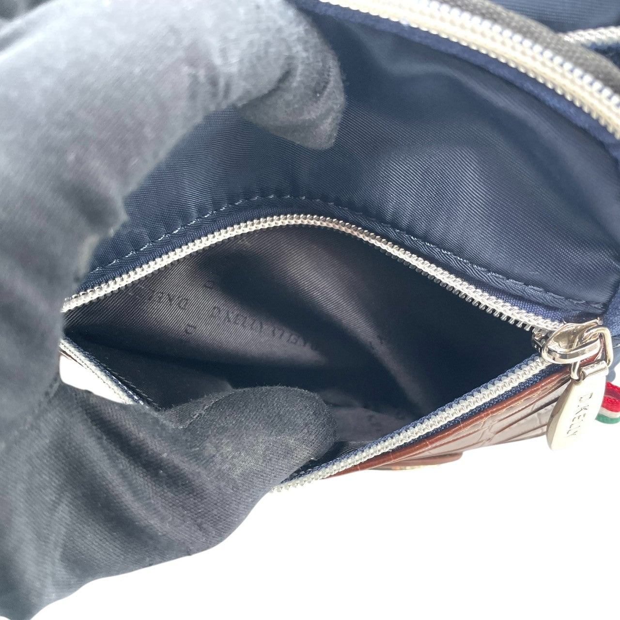 【美品】D.KELLY ディーケリー ボディバッグ ウエストバッグ スリングバッグ ワンショルダー 斜め掛け 型押しレザー ナイロン バイカラー ネイビー ブラウン メンズ レディース ユニセックス 軽量 スタイリッシュ 人気モデル クリーニング済み s1