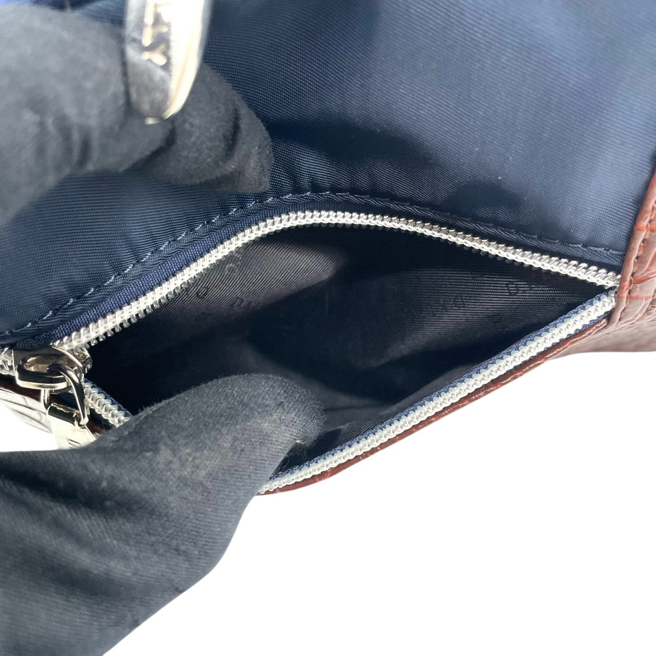 【美品】D.KELLY ディーケリー ボディバッグ ウエストバッグ スリングバッグ ワンショルダー 斜め掛け 型押しレザー ナイロン バイカラー ネイビー ブラウン メンズ レディース ユニセックス 軽量 スタイリッシュ 人気モデル クリーニング済み s1