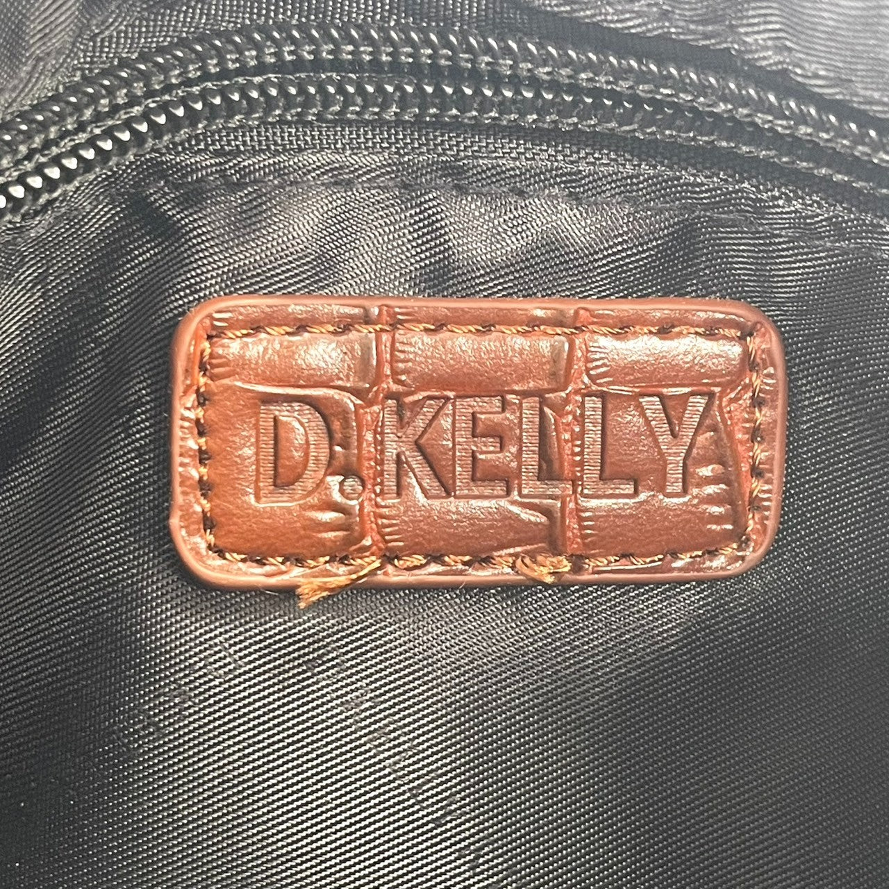【美品】D.KELLY ディーケリー ボディバッグ ウエストバッグ スリングバッグ ワンショルダー 斜め掛け 型押しレザー ナイロン バイカラー ネイビー ブラウン メンズ レディース ユニセックス 軽量 スタイリッシュ 人気モデル クリーニング済み s1