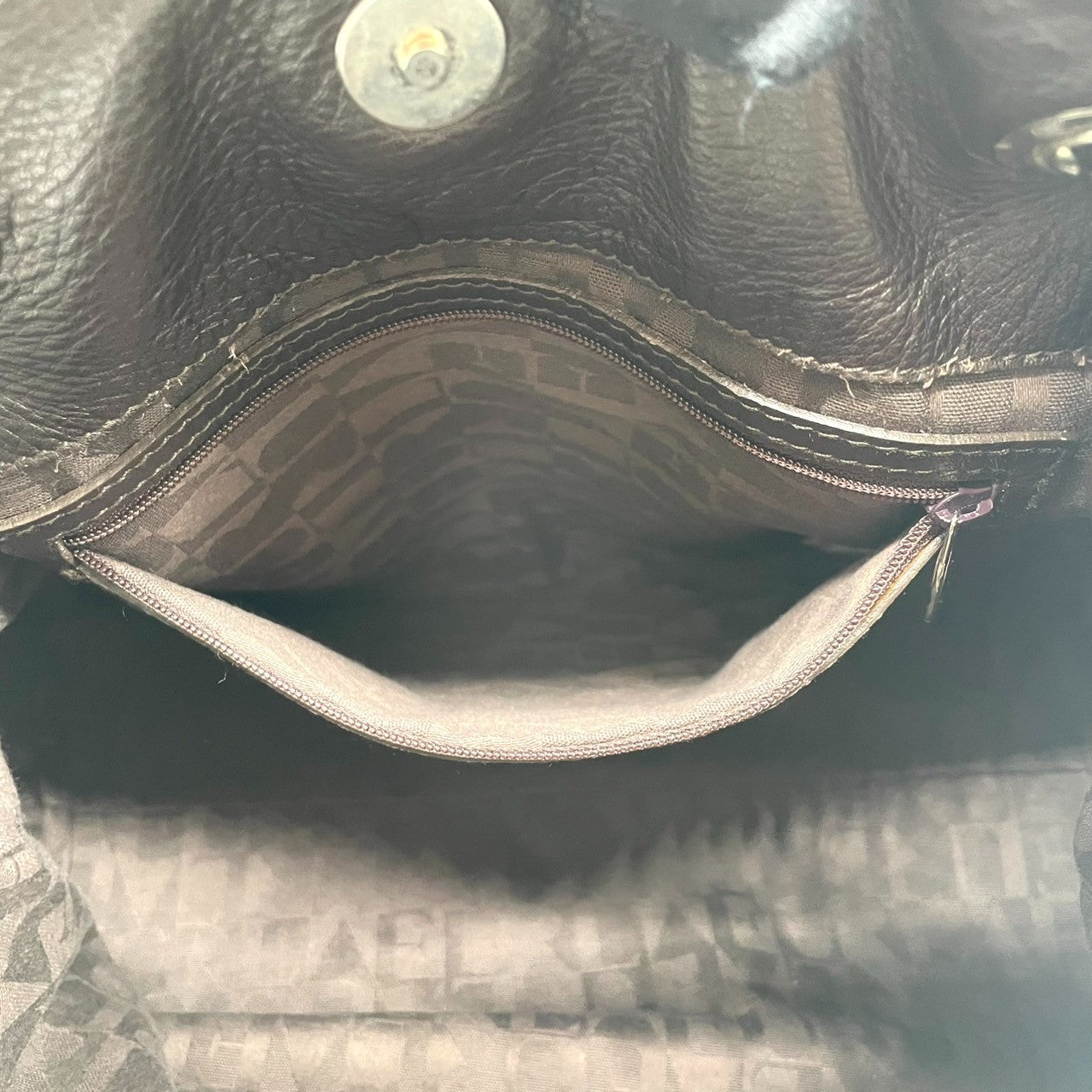 FURLA フルラ カルメン トートバッグ ワンショルダー A4収納可 大容量 本革 レザー シボ革 編み込みハンドル ダークブラウン こげ茶 レディース エレガント ビジネス 通勤通学 イタリア製 人気モデル クリーニング済み s1