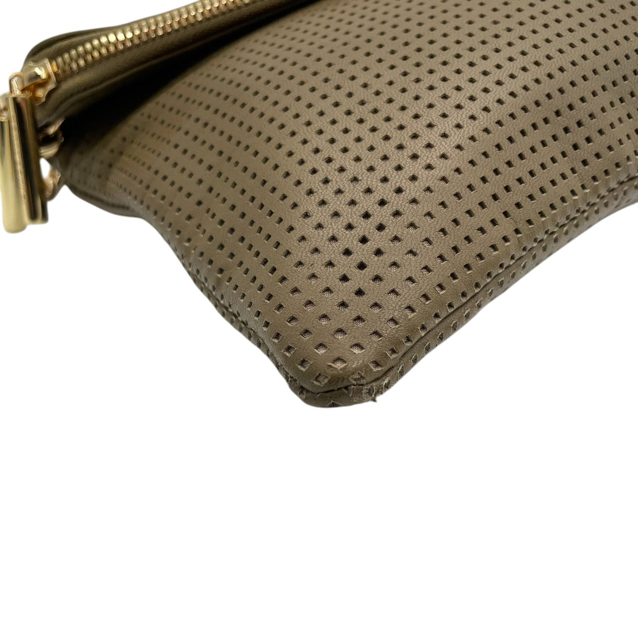 【美品】Henri Bendel ヘンリベンデル 2WAY ショルダーバッグ クラッチバッグ チェーンショルダー パンチングレザー カーキ グリーン系 ゴールド金具 レディース エレガント スタイリッシュ パーティー 人気モデル クリーニング済み s7