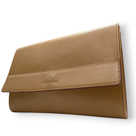 【TRUSSARDI】トラサルディ クラッチバッグ セカンドバッグ PVC レザー ベージュ系 ロゴ型押し イタリア製 メンズ レディース ユニセックス フォーマル ビジネス ヴィンテージ スタイリッシュ 上品 クリーニング済み s7