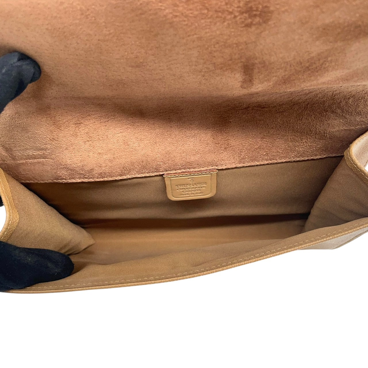 【TRUSSARDI】トラサルディ クラッチバッグ セカンドバッグ PVC レザー ベージュ系 ロゴ型押し イタリア製 メンズ レディース ユニセックス フォーマル ビジネス ヴィンテージ スタイリッシュ 上品 クリーニング済み s7