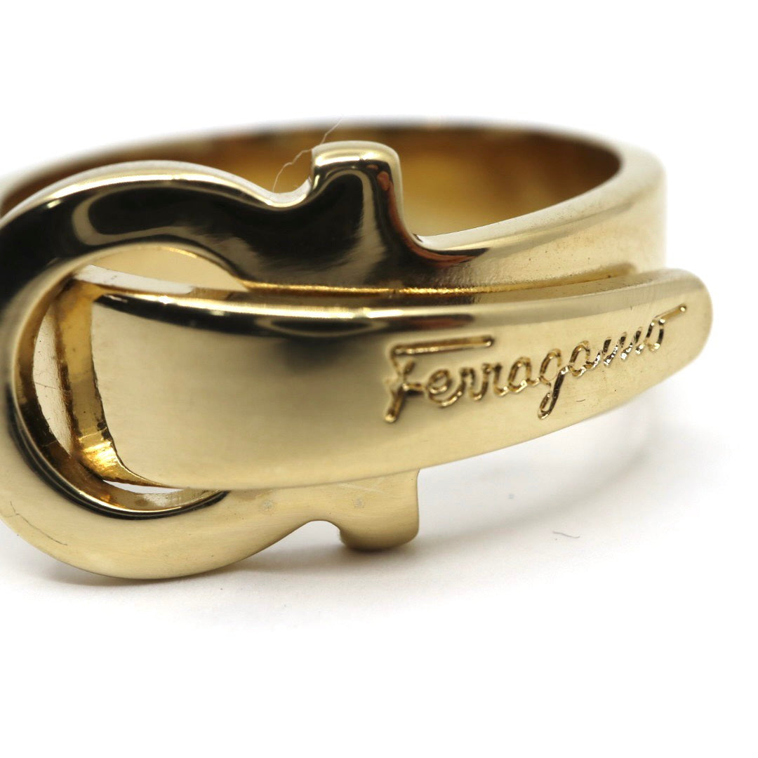 美品 フェラガモ Ferragamo ガンチーニ スカーフリング ゴールドカラー 金 ロゴ刻印 メタル アクセサリー レディース I8