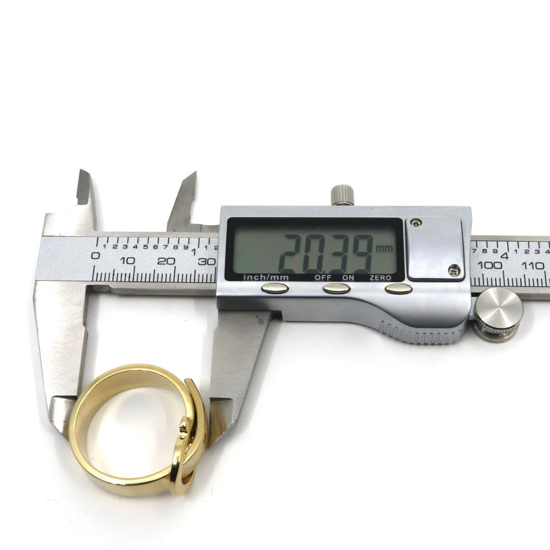 美品 フェラガモ Ferragamo ガンチーニ スカーフリング ゴールドカラー 金 ロゴ刻印 メタル アクセサリー レディース I8