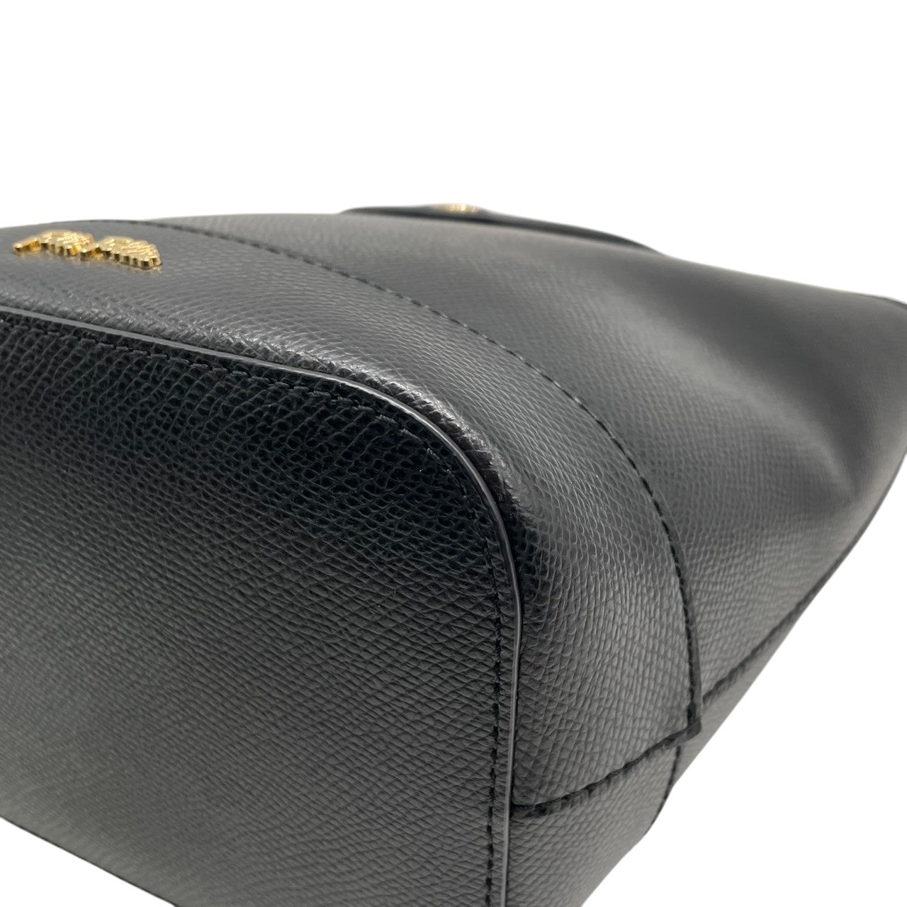 【極美品／未使用級】フォリフォリ レザー ショルダーバッグ バケットバッグ ブラック 本革 レディース フラップ ゴールド金具 ロゴ 斜め掛け可 ワンショルダー 通勤通学 自立可 Folli Follie エレガント 上品なデザイン U1