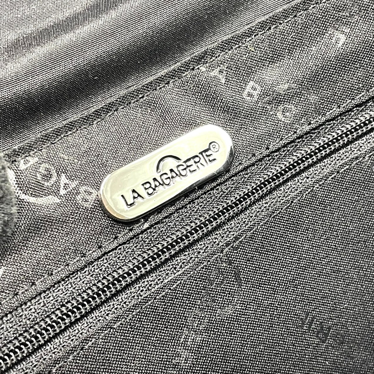 【未使用級／極美品】ラバガジェリー ターンロック ワンショルダー ハンドバッグ ナイロン レザー ブラック レディース 肩掛け可 フラップバッグ LA BAGAGERIE フォーマル エレガント フランス パリ 上品デザイン U1