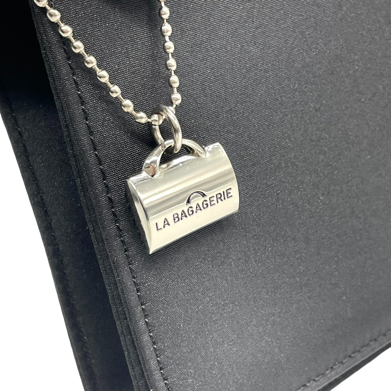 【未使用級／極美品】ラバガジェリー ターンロック ワンショルダー ハンドバッグ ナイロン レザー ブラック レディース 肩掛け可 フラップバッグ LA BAGAGERIE フォーマル エレガント フランス パリ 上品デザイン U1