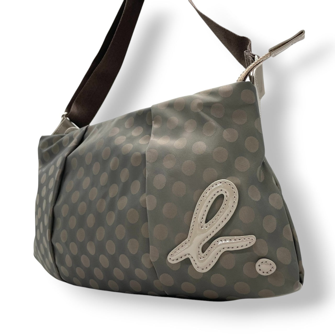 アニエスベーボヤージュ ショルダーバッグ ナイロン パテントレザー ドット柄 グレー カーキ レディース agnes b. VOYAGE 斜め掛け可 クロスボディ b.ロゴ 軽量 水玉模様 エレガント カジュアル U1