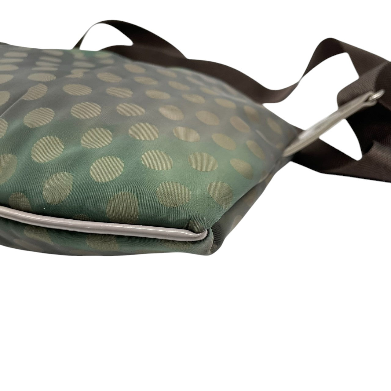 アニエスベーボヤージュ ショルダーバッグ ナイロン パテントレザー ドット柄 グレー カーキ レディース agnes b. VOYAGE 斜め掛け可 クロスボディ b.ロゴ 軽量 水玉模様 エレガント カジュアル U1