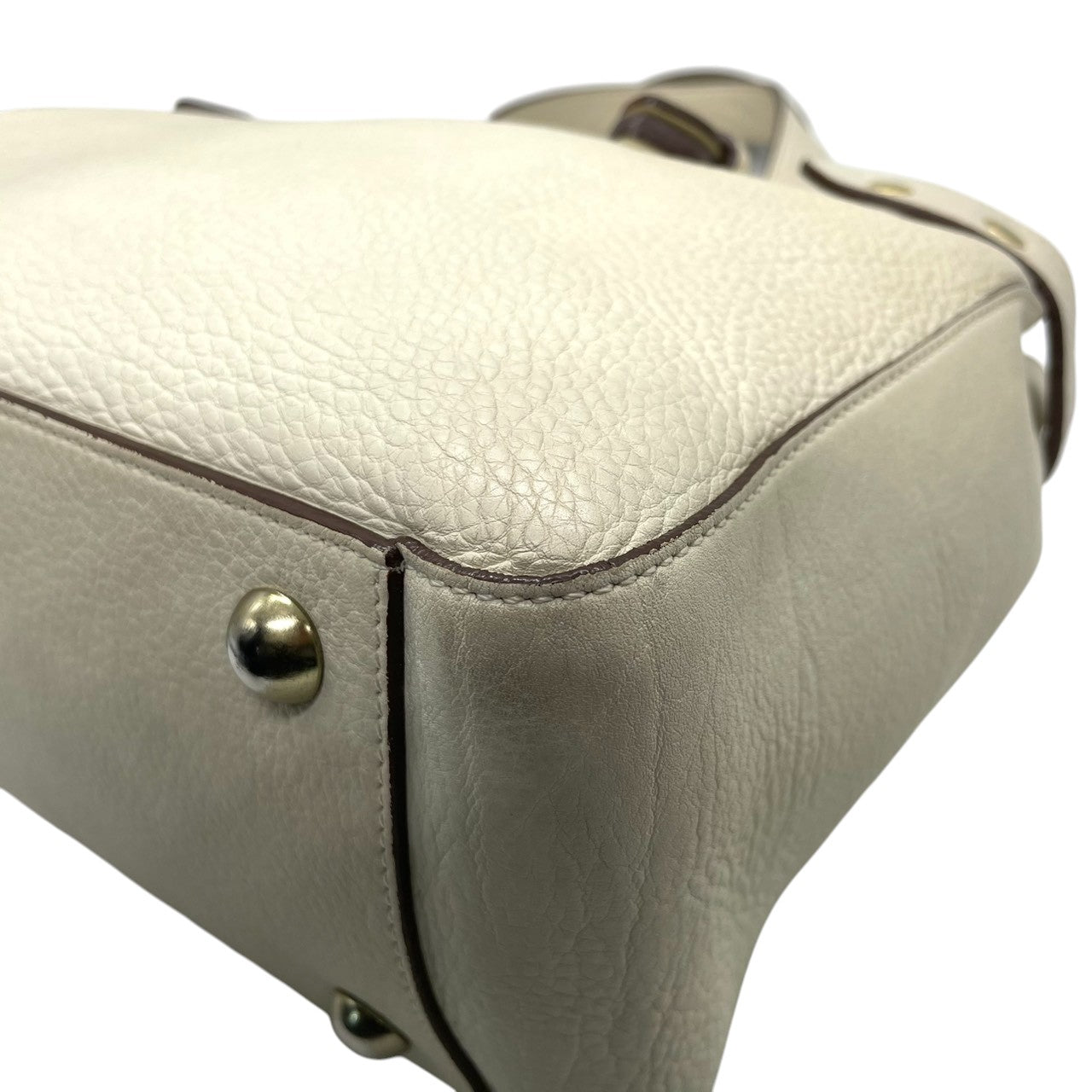 【良品】J&M DAVIDSON ジェイアンドエムデヴィッドソン ハンドバッグ トートバッグ レザー 本革 ホワイト 白 アイボリー ゴールド金具 ベルトデザイン 自立可 かばん 鞄 レディース スペイン製 カジュアル フォーマル メンテナンス済み U14