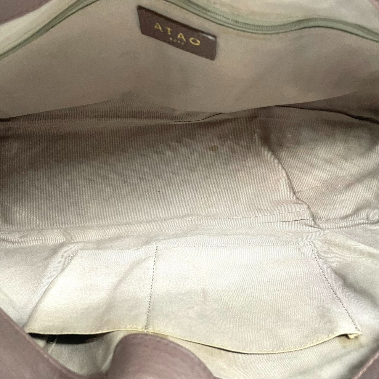 アタオ ATAO elvy エルヴィ 2way ショルダーバッグ ハンドバッグ トートバッグ 斜め掛け可 シボ革 シュリンクレザー 本革 鞄 かばん ゴールド金具 三角ロゴプレート 通勤 通学 日本ブランド 神戸 エレガント レディース U11