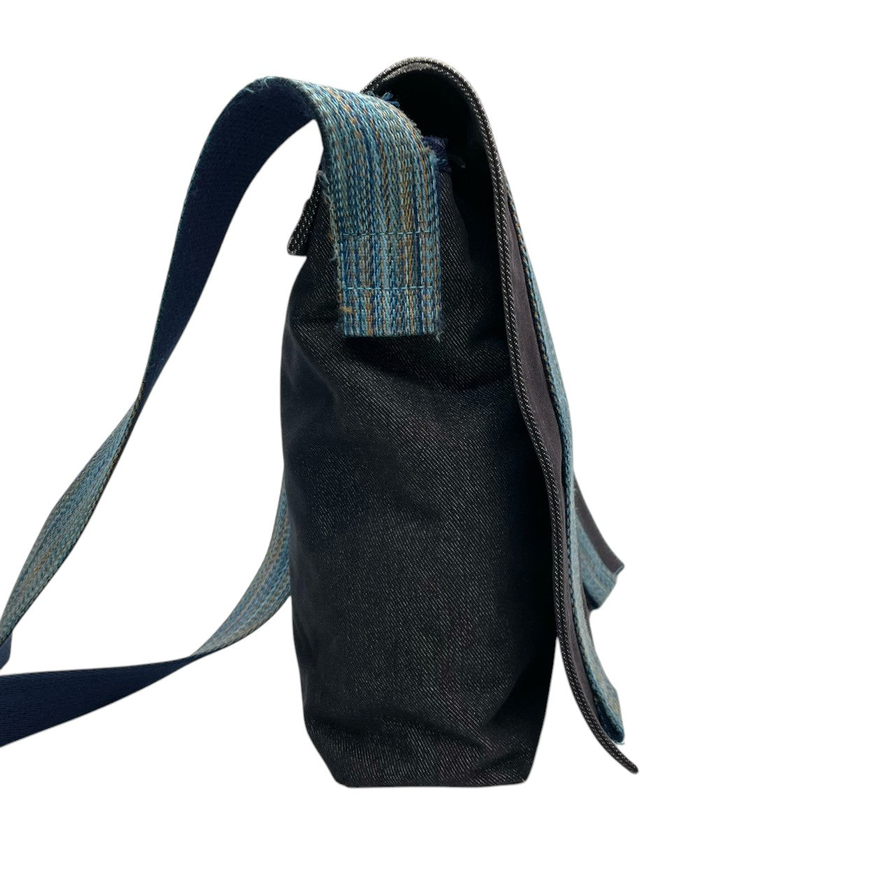 ハンティングワールド HUNTING WORLD ショルダーバッグ メッセンジャーバッグ 斜め掛け可 A4収納可 キャンバス デニム ネイビー ブルー ロゴパッチ メンズ レディース ユニセックス カジュアル 通学 U11