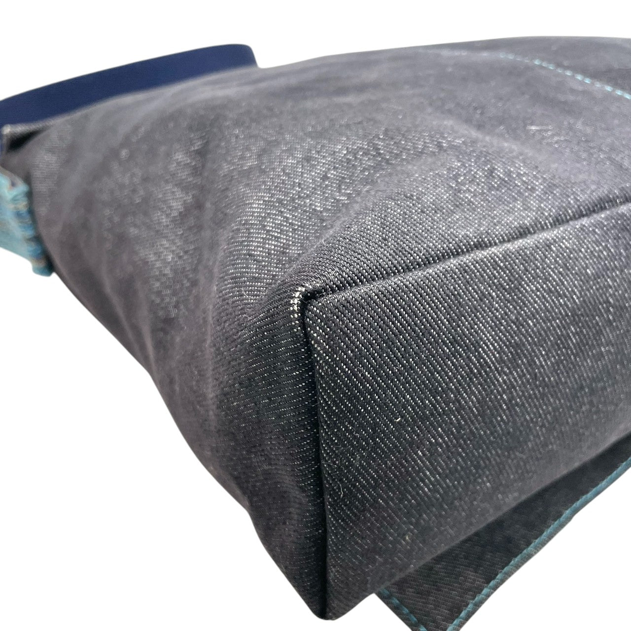 ハンティングワールド HUNTING WORLD ショルダーバッグ メッセンジャーバッグ 斜め掛け可 A4収納可 キャンバス デニム ネイビー ブルー ロゴパッチ メンズ レディース ユニセックス カジュアル 通学 U11