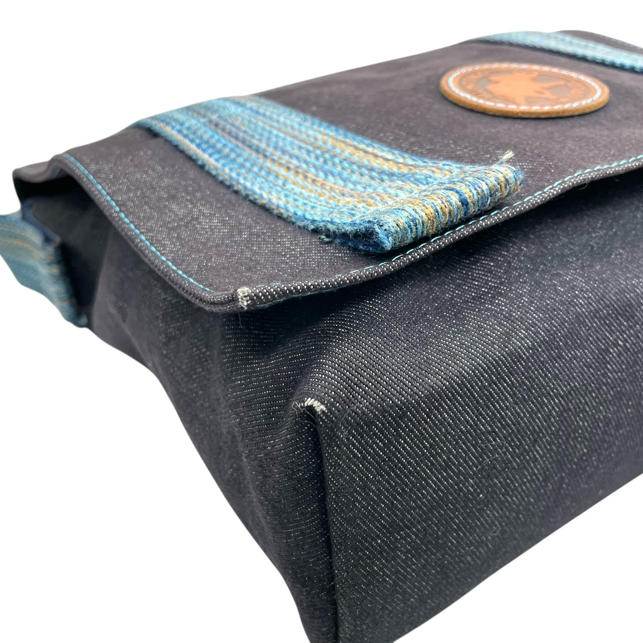 ハンティングワールド HUNTING WORLD ショルダーバッグ メッセンジャーバッグ 斜め掛け可 A4収納可 キャンバス デニム ネイビー ブルー ロゴパッチ メンズ レディース ユニセックス カジュアル 通学 U11